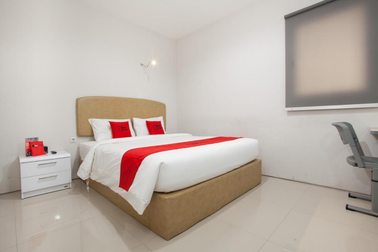 Reddoorz Near Pasar Turi Station Hotel Kapasari Exterior photo